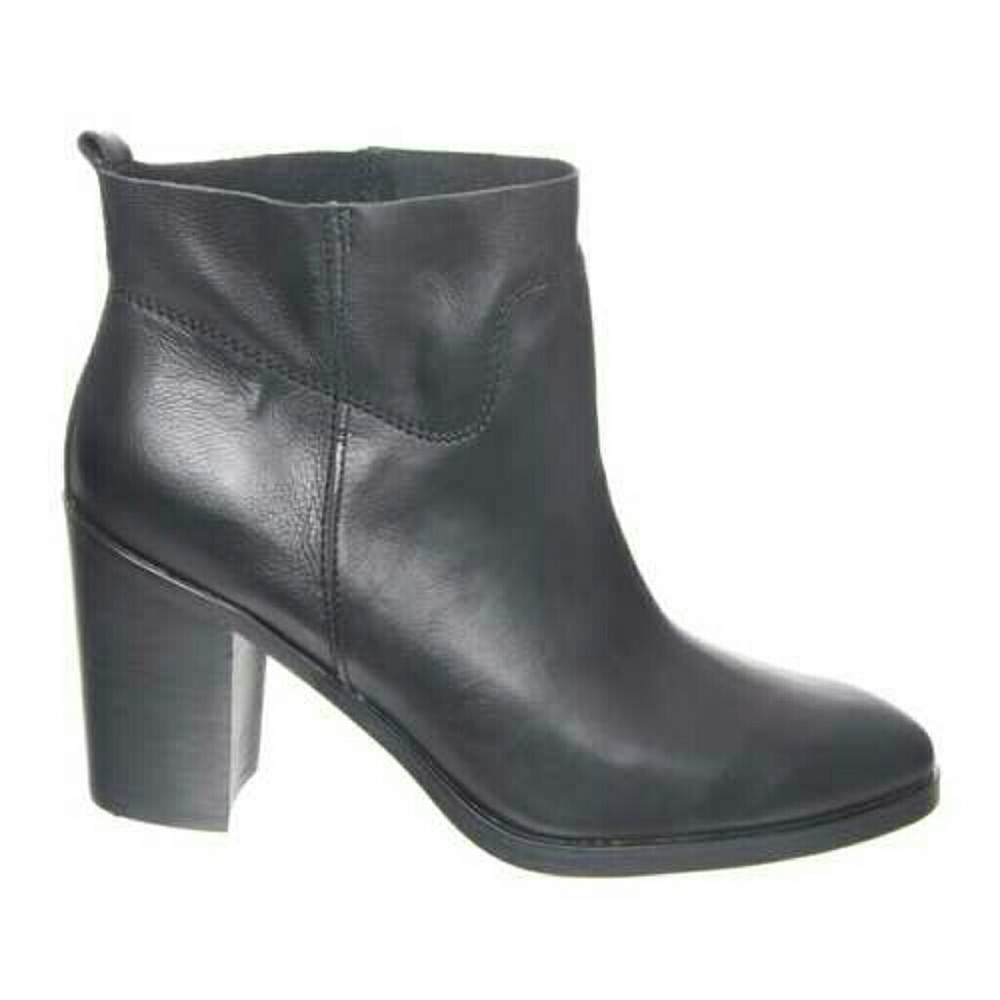 Latigo black leather booties new in box